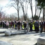 Delegacija DS i građani odali poštu na grobu premijera Zorana Đinđića