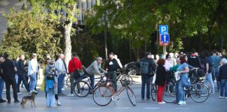 Novi Sad: Građani blokiraju raskrsnicu, zahtevaju slobodu za pritvorene aktiviste