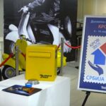 Pošta Srbije: U opticaju poštanska markicu čija porodaja će pomoći stambeno zbrinjavanje izbeglica