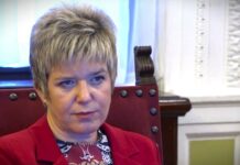 Zrenjaninska opozicija – Elvira Kovač zanemela posle poraza Orbana, uskoro će i posle poraza Vučića