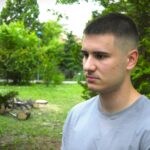 Studentu Luki Radakoviću uništen automobil zbog nalepnice “Studenti pobeđuju”