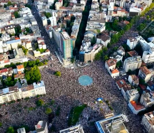 Studenti na Slaviji predstavili deo političkog programa, nakon skupa incidenti i hapšenja