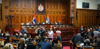 U Skupštini Srbije nastavljena rasprava, opozicija kritikuje predložene izmene izbornih zakona