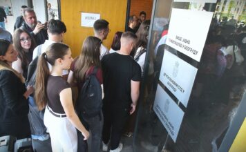 Ispred Palate pravde u Beogradu skup podrške studentima uhapšenim posle Vidovdanskog protesta