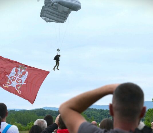 Održan memorijalni avio skup u čast heroja pilota Milenka Pavlovića