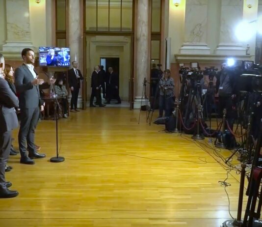 Opozicija: Vlast će raspravu o poverenju Vladi odložiti za jesen, ako ne raspiše izbore