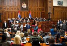 Opozicioni poslanici postavili niz pitanja na sednici Skupštine, iz vlasti samo Mrdić uzvratio