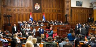 Opozicioni poslanici postavili niz pitanja na sednici Skupštine, iz vlasti samo Mrdić uzvratio