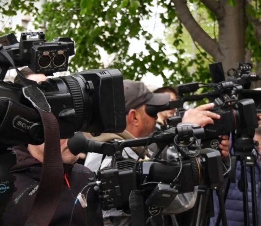 Analiza: Zapadni Balkan suočen sa pritiscima na medije i revizionizmom
