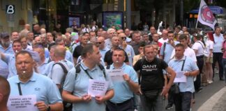 Protest radnika GSP zbog privatizacije, Šapiću rođendanska torta u obliku trolejbusa