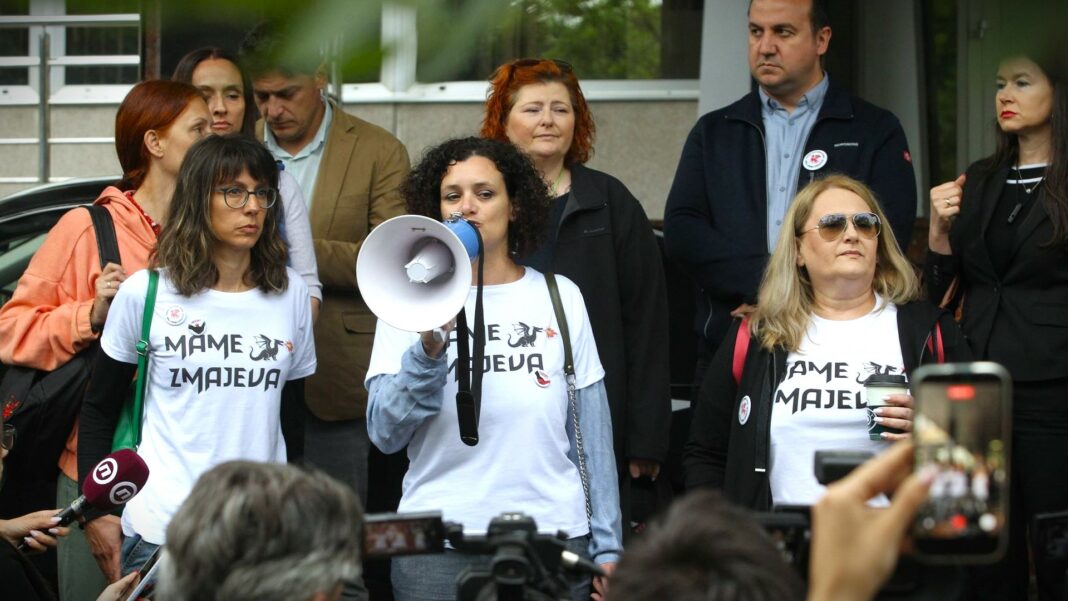 Protest roditelja Jovinih đaka ispred Ministarstva prosvete