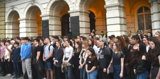 Skup podrške đacima i profesorima Jovine gimnazije u Novom Sadu: Ko nam je uzeo školu?