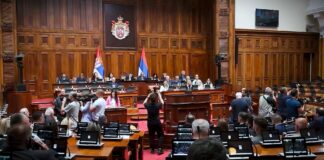 Nastavljena sednica Skupštine, poslanici na početku postavljali pitanja nadležnima