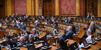 Opozicija u Skupštini traži odgovornost zbog Mrdićevih zakona, vlast kaže da ih sada unapređuje