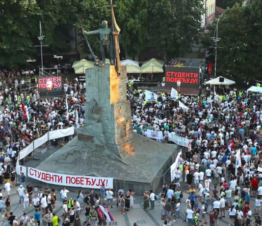 Studentski skup u Kraljevu: Bliži se kraj vladavini SNS, studenti pobeđuju