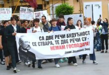 Direktor Jovine nastavlja sa zastrašivanjem – i tokom raspusta poziva učenike i njihove roditelje na „informativne razgovore“