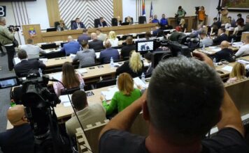 Opozicija u Skupštini Beograda traži obustavu projekta bezbednosnog sistema i očuvanje apoteka