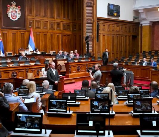 BIRODI traži da se zakonom utvrdi da javni funkcioner tokom mandata ne može biti i stranački