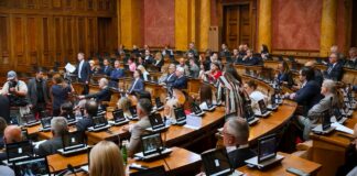 Sednica o nepoverenju Vladi, poslanici iznosili kritike i pohvale ministrima