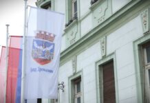 BRUKA U ZRENJANINU: Da li se srušio plafon u zgradi Skupštine grada?
