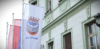 BRUKA U ZRENJANINU: Da li se srušio plafon u zgradi Skupštine grada?