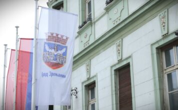 BRUKA U ZRENJANINU: Da li se srušio plafon u zgradi Skupštine grada?