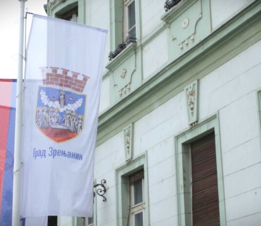 BRUKA U ZRENJANINU: Da li se srušio plafon u zgradi Skupštine grada?