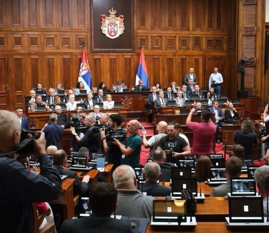 Poslanici Skupštini Srbije nastavili raspravu o izglasavanju nepoverenja Vladi