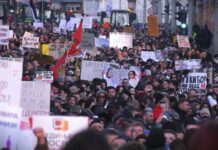 Za vređanje fotoreportera na studentskom skupu u Zrenjaninu prekršajna kazna od 30.000 dinara