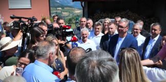 CINS: Funkcioneri SNS u 160 poseta širom Srbije za četiri i po meseca