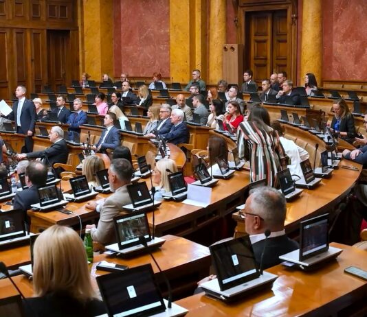 Sednica Skupštine Srbije nastavljena poslaničkim pitanjima