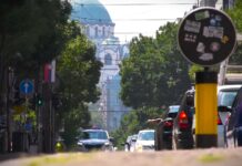 Agencija za bezbednost saobraćaja: Tokom vrućina ne ostavljajte dete samo u automobilu ni na minut