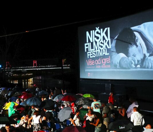 Ovacije za glumce i druge večeri Niškog filmskog festivala, počast Nebojši Glogovcu
