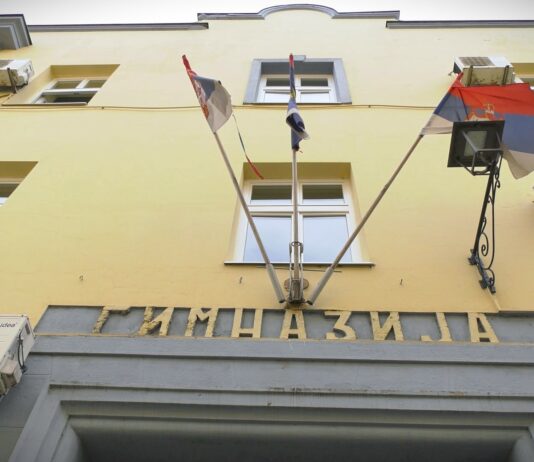 Počeo završni ispit za osmake koji nisu polagali u junu