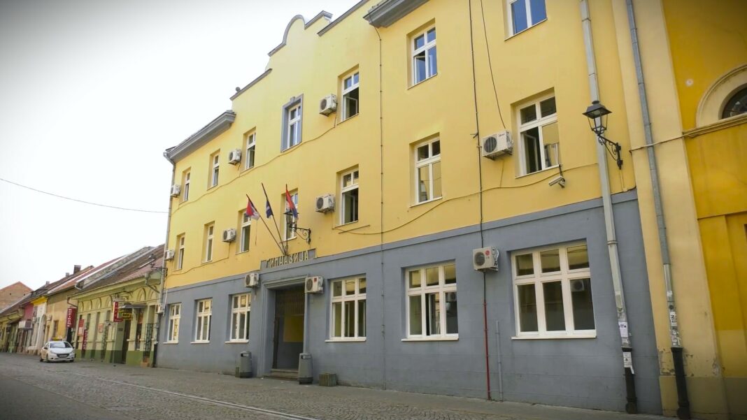 djaci u skolskim klupama