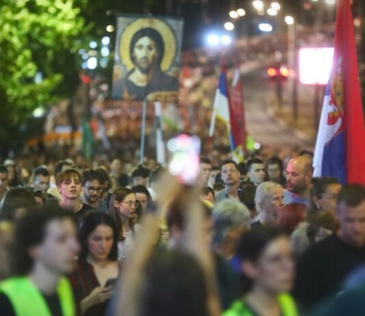 U Beogradu održana komemorativna šetnja, zatražena odgovornost za pad nadstrešnice
